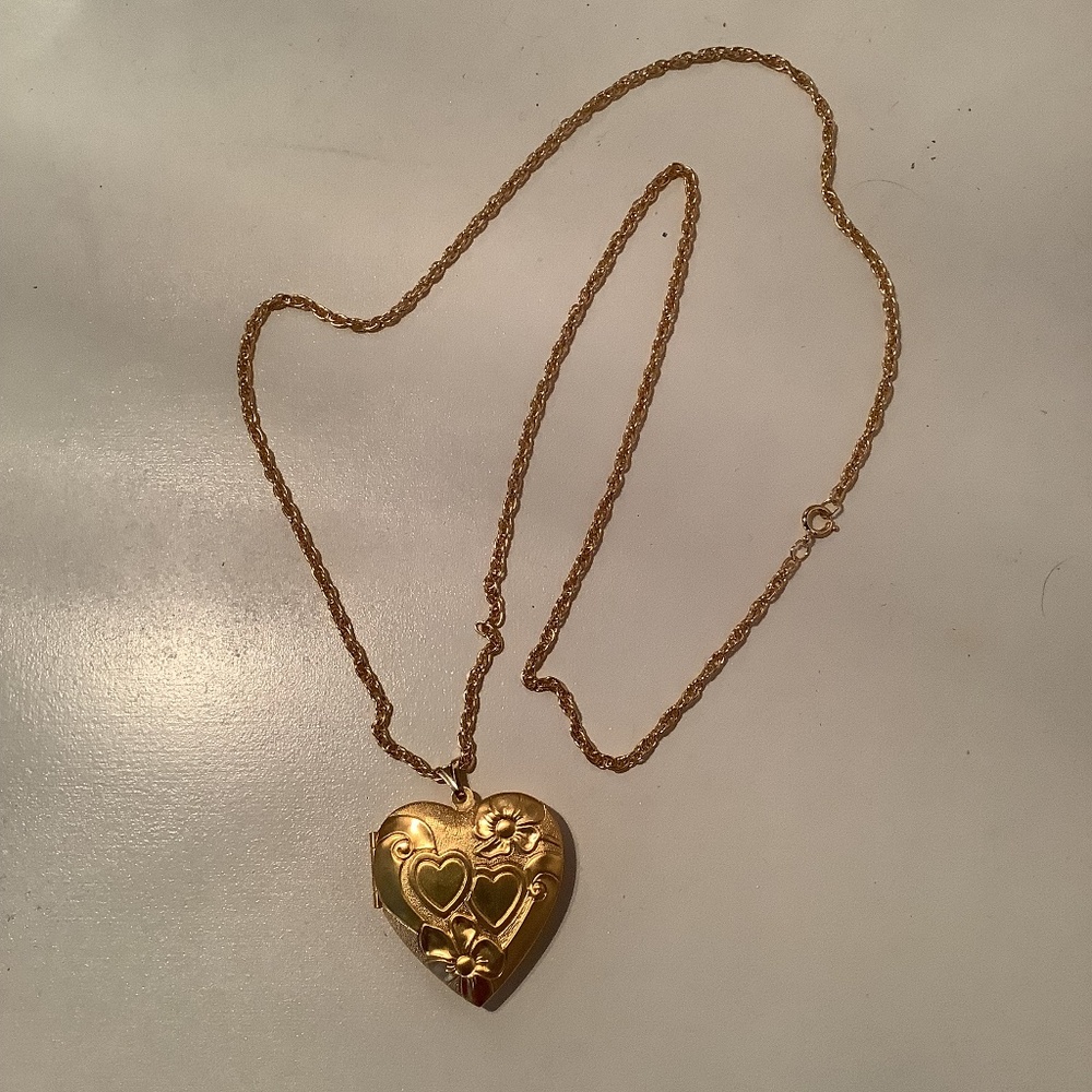 Vintage style gold, heart locket necklace